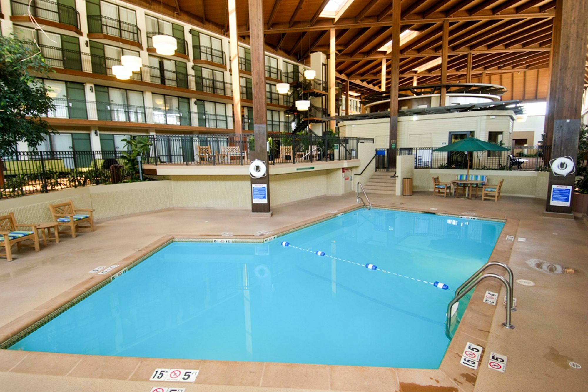 Radisson Hotel Lenexa Overland Park ภายนอก รูปภาพ