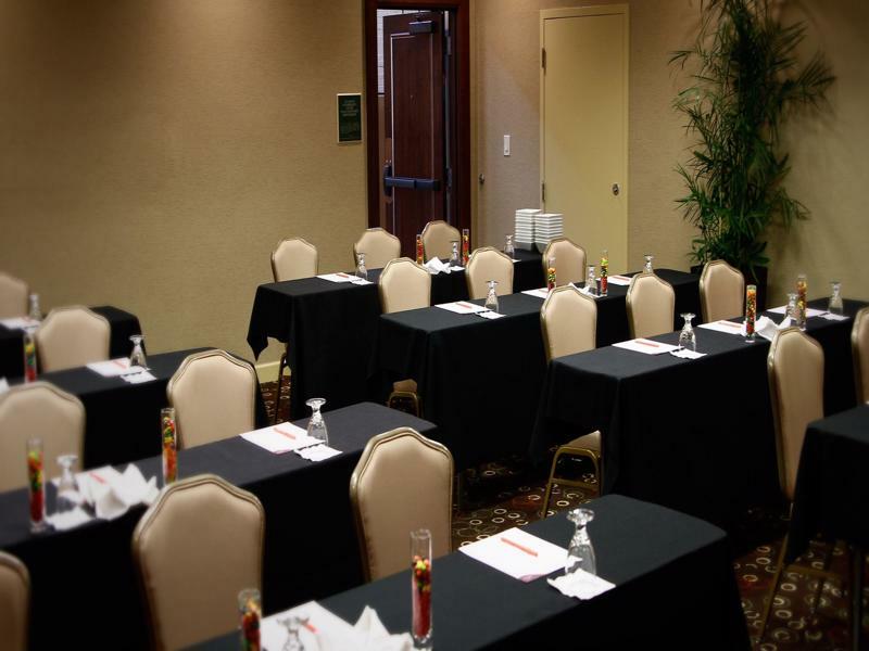 Radisson Hotel Lenexa Overland Park ภายนอก รูปภาพ